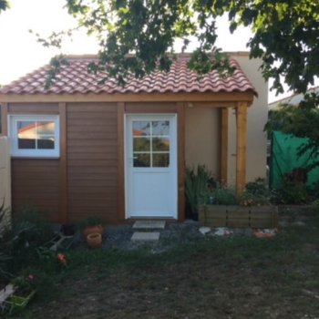 Abri de jardin en béton aspect bois 1 pente avec bûcher